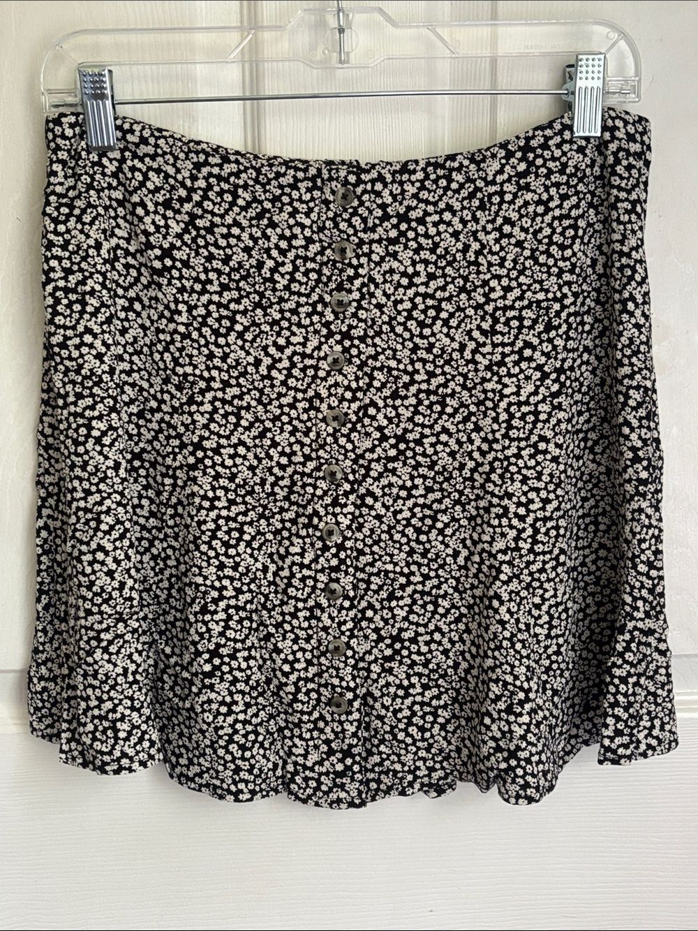 NEW AMERICAN EAGLE Black with White Micro Floral Button Front Mini Skirt size 6